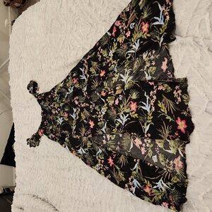Beautiful black tropical print Raviva dress size L, with duall slits in front!